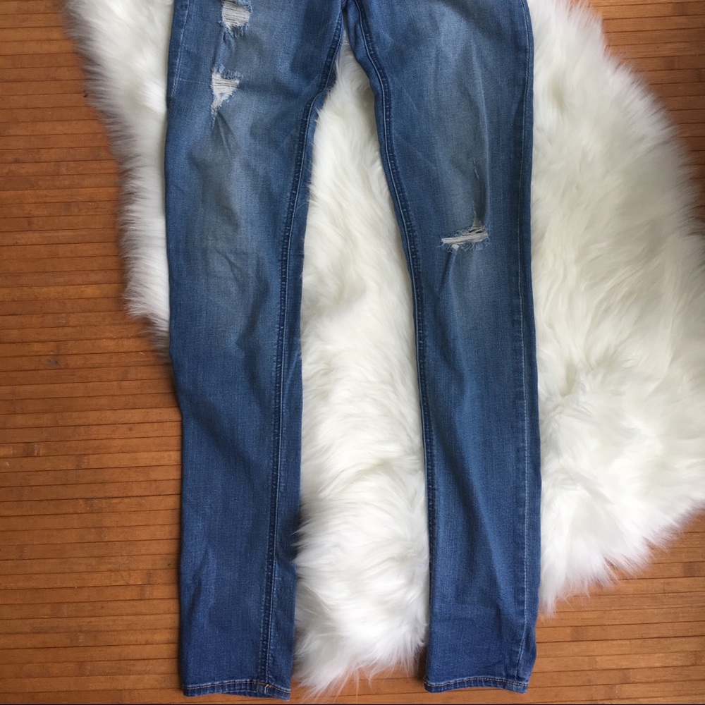 Women’s Distressed Ripped Jeans - Picture 3 of 6